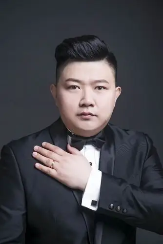 青年男高音歌唱家林杉携手王婷录制郝一洲新歌荣耀传承