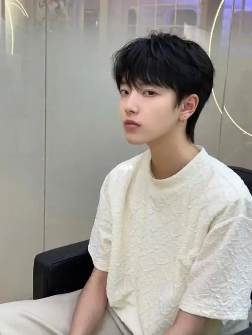 女生短发也很帅