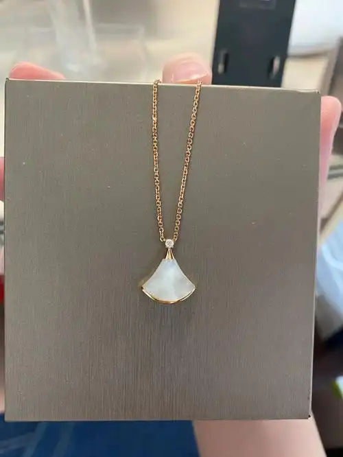 宝格丽白贝母项链