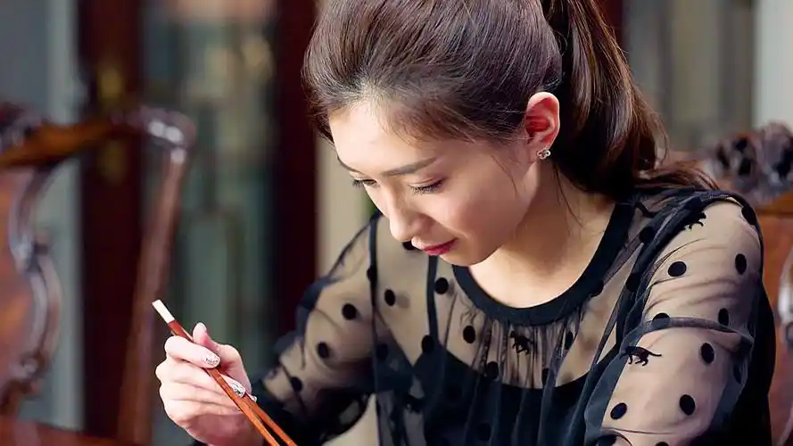 江疏影和刘皇叔于和伟蹦迪,你怎么看?