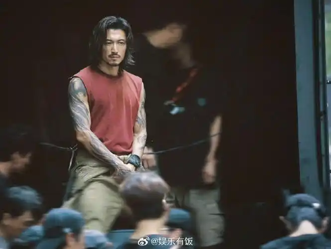 谢霆锋花臂##谢霆锋怒火漫延饭拍图#谢霆锋@锋味新电影《怒火漫延》