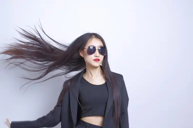 秀发飞扬(抓拍练习)