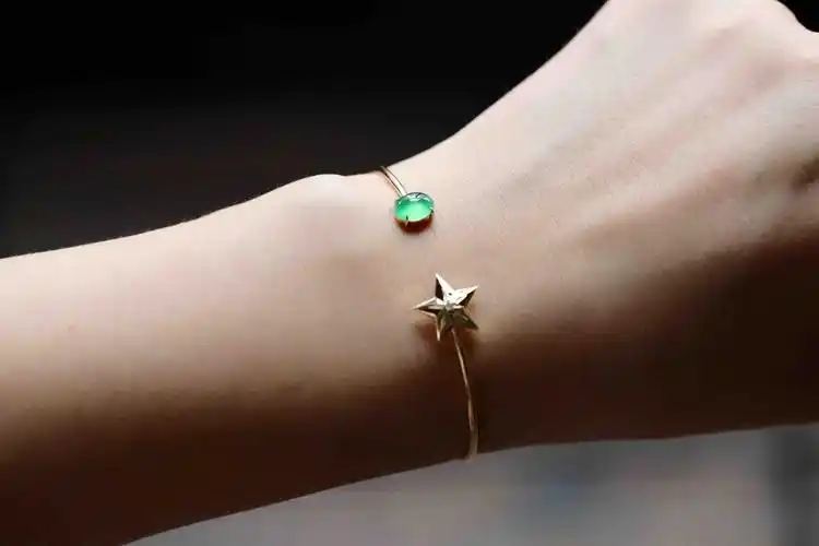高冰种阳绿翡翠蛋面小星星手镯18k黄金钻石镶嵌