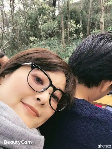 袁立写情诗晒老公 婚房曝光略显逼仄