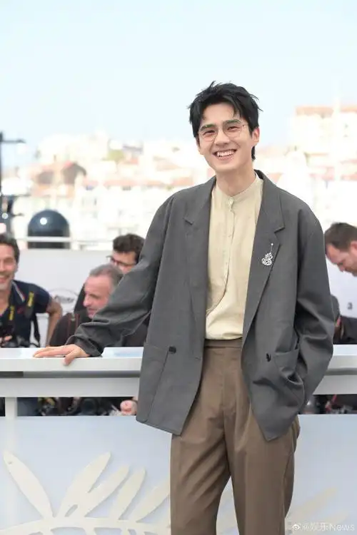 g社生图配日系刘昊然很好##刘昊然笑成小柴了