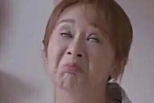 看杨紫的美照再来看看杨紫搞怪的丑照,这是得多么活泼可爱才能有这些