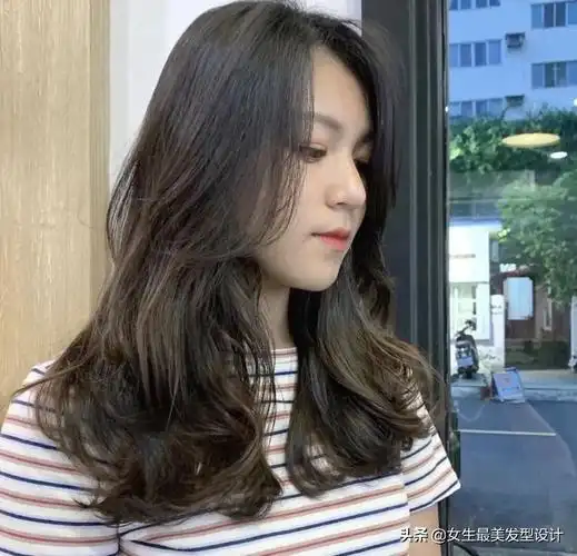 中长发卷发发型教程(中长温柔卷发教程大公开!