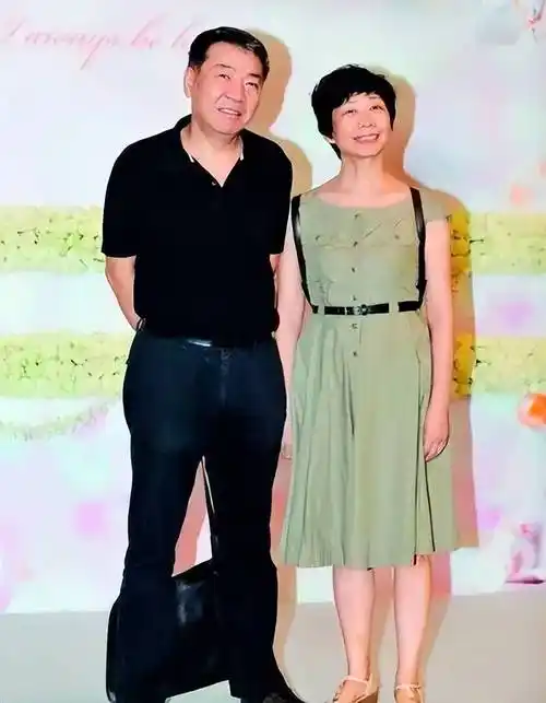 原创名导郑晓龙导演的戏大家都爱看他的亲情和婚姻背后有泪水