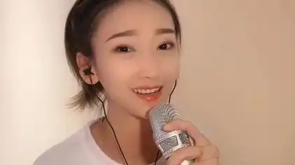烟嗓网红张茜翻唱《桥边姑娘》走红,颜值与唱功并存,直戳心意