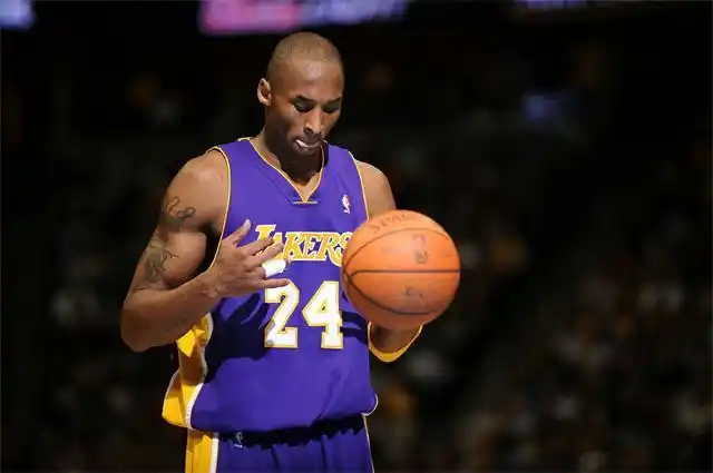 在平时打篮球的人中,为什么很多人视科比为偶像?答案很简单