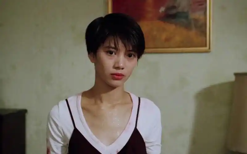 "来看看年轻的袁咏仪"