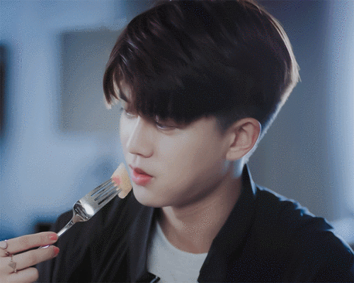 任嘉伦 很适合当吃播