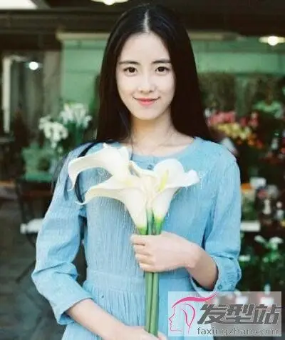 女生中分直发发型 温柔优雅淑女必备