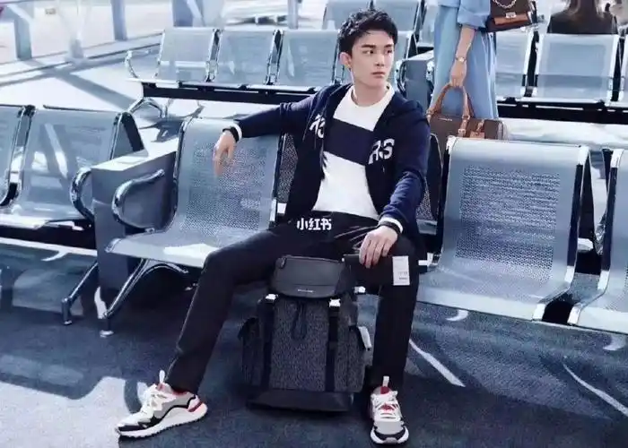 吴磊同款男士双肩包秒杀价168073