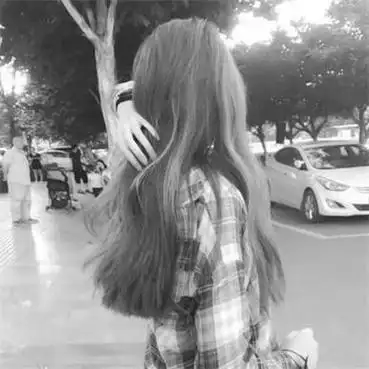 黑白后背头像女生长发美女从背影看都是这么好看