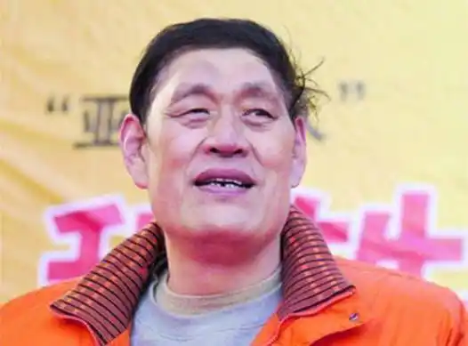 2008年穆铁柱的葬礼上八一队历代掌门齐聚郑海霞泪洒现场