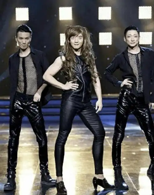 爱穿高跟鞋的6位男星,身高不够鞋底凑,恰恰证明了越努力越心酸_cm