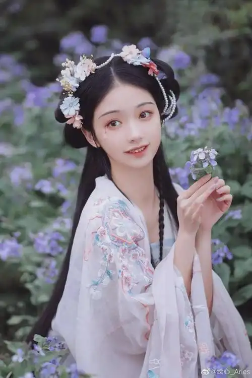 汉服小仙女樱花红陌上柳叶绿池边