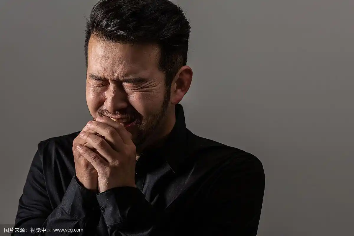 男性,面部表情,情绪,悲伤,哭泣,绝望