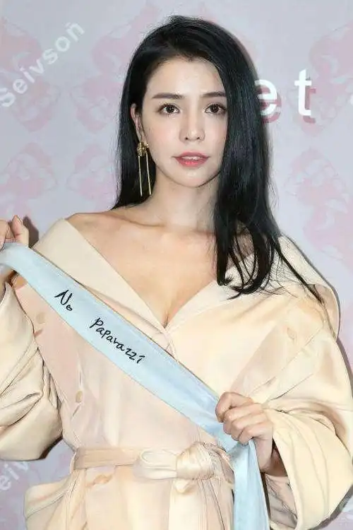 李毓芬:人美声甜身材靓,前凸后翘s型,你喜欢吗?