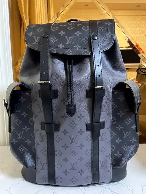 lv 黑武士男士双肩包