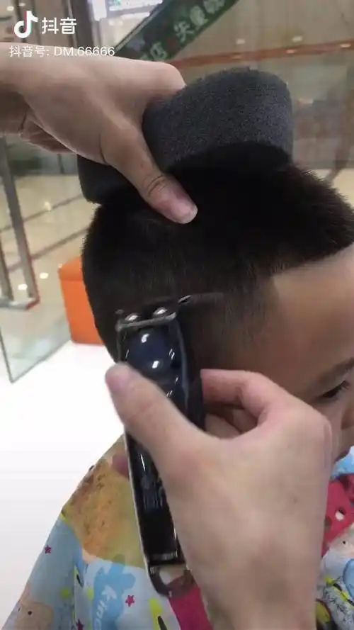 寸头两道杠喜欢的儿童发型设计