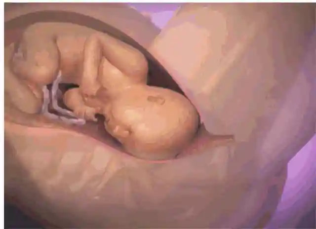 胎儿慢慢下降到了骨盆以后,骨盆的入口和出口都会逐渐的变大,子宫的