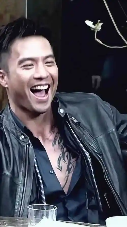 帅气的安志杰配上嘴角的疤痕真的是太霸气了