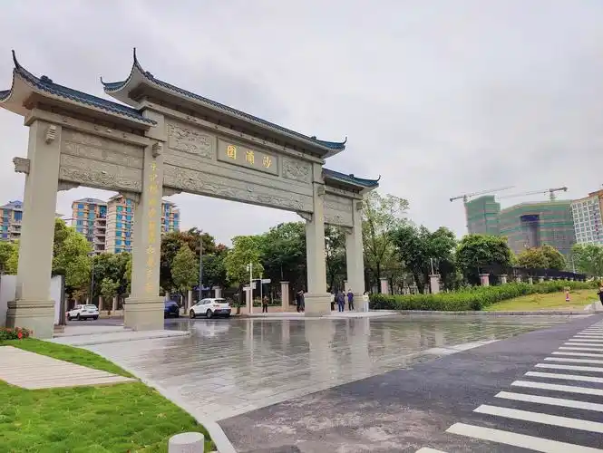 迎蝶变宝安松岗街道沙浦围牌坊周边环境焕然一新