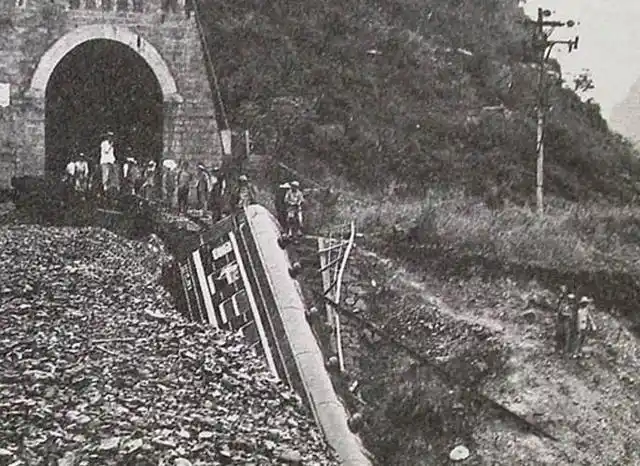 7·9成昆线列车坠桥事故旧照