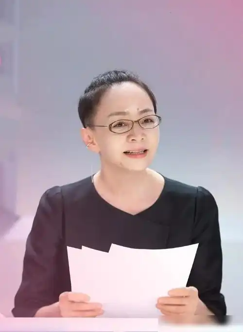 宋丹丹的女团腿太惊艳穿一身黑衣也难掩气质哪像59岁