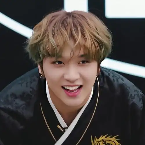 想求哈哈大笑的男生头像笑得浮夸笑得开心笑得眼睛眯成一条缝贼有感染