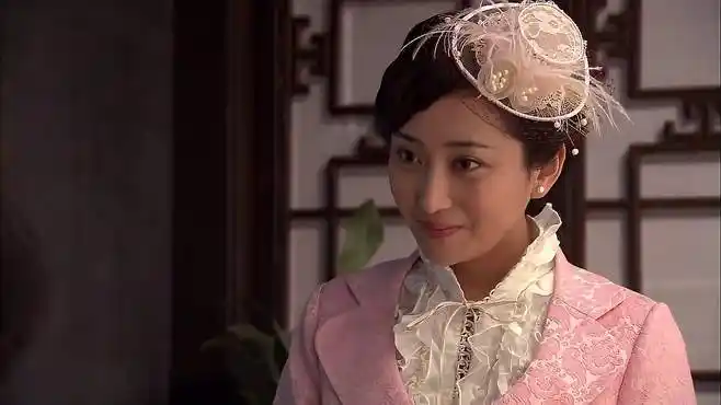 铁梨花:胖丫怎么变成这样了,竟帮着侵略者,掠夺自己国家的宝物-影视综