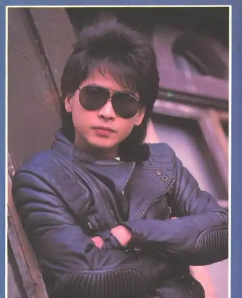 齐秦年轻照片齐秦年轻时长发飘逸的风采