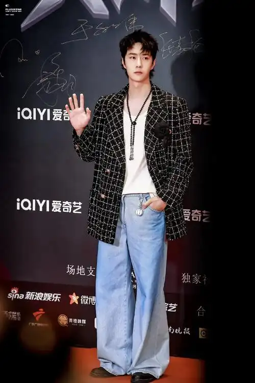 2023爱奇艺尖叫之夜#  青年演员@uniq-王一博 身着 - 抖音