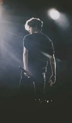 清俊少年蔡徐坤光看背影就很让人心动