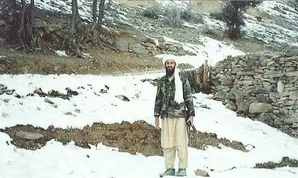 世界头号恐怖分子本拉登藏身处:在这里策划911事件,如同贫民窟_美国_