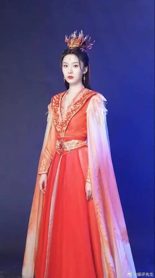 王子璇凤襄妆造