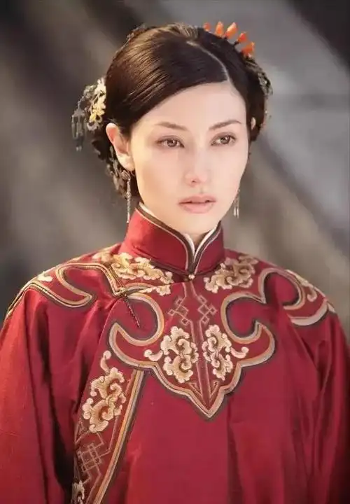 回顾:6位没有"上镜脸"的女星,真人惊为天人,荧屏却平平无奇