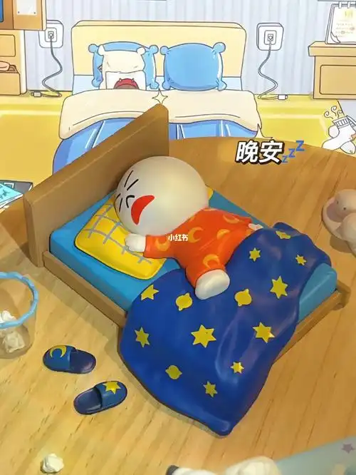 馒头人搭配的有枕头或者拖鞋的配件,摆在书桌上泰泰可爱啦09和line