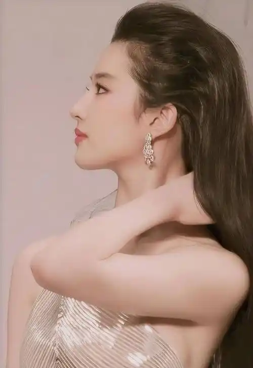 凸嘴,短下巴,塌鼻梁,面中凹陷,这些女明星的侧脸也太真实了_五官_长相