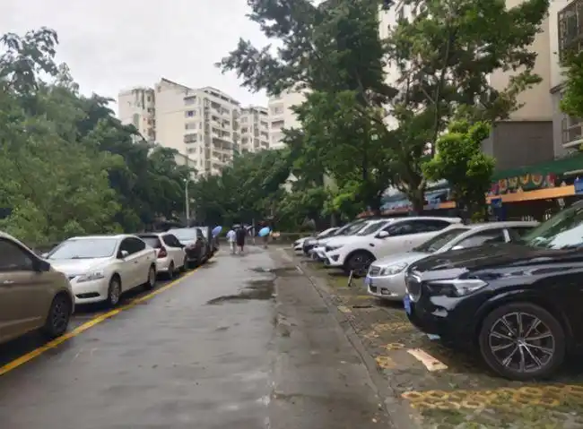 如何破解老旧小区停车难这个小区投35万新增500个车位