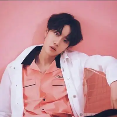 王一博半身头像