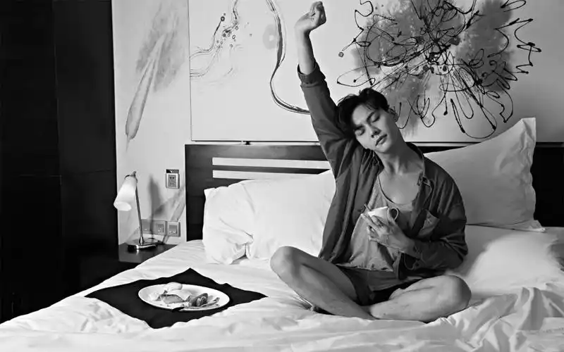 陈伟霆私房黑白写真宽屏桌面壁纸图片下载