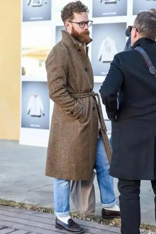 究竟什么人在穿皮鞋时,会穿白袜子?