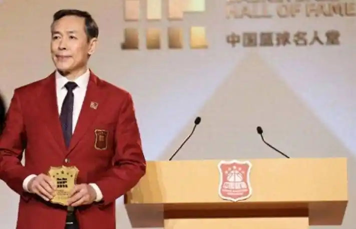 天天体育:前中国女篮主帅许利民已抵达济南与北京队会合_力量_支持