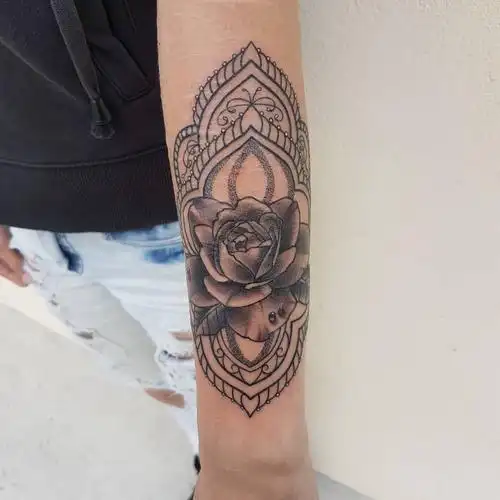 顾先生小臂玫瑰梵花纹身图案