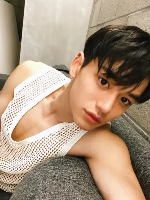 00000000建一个黄旭熙专属图楼大家也可以在评论里积极补充