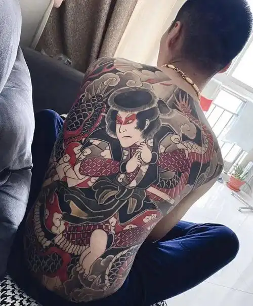 满背日式云龙九郎纹身图片_背部臀部纹身图案