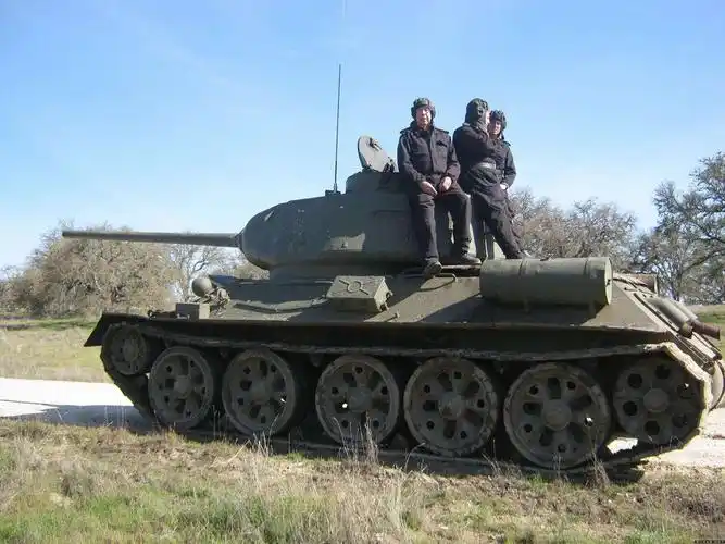 俄为何要用最新装备换回二战老货?实则是这个国家送回坦克营_苏联